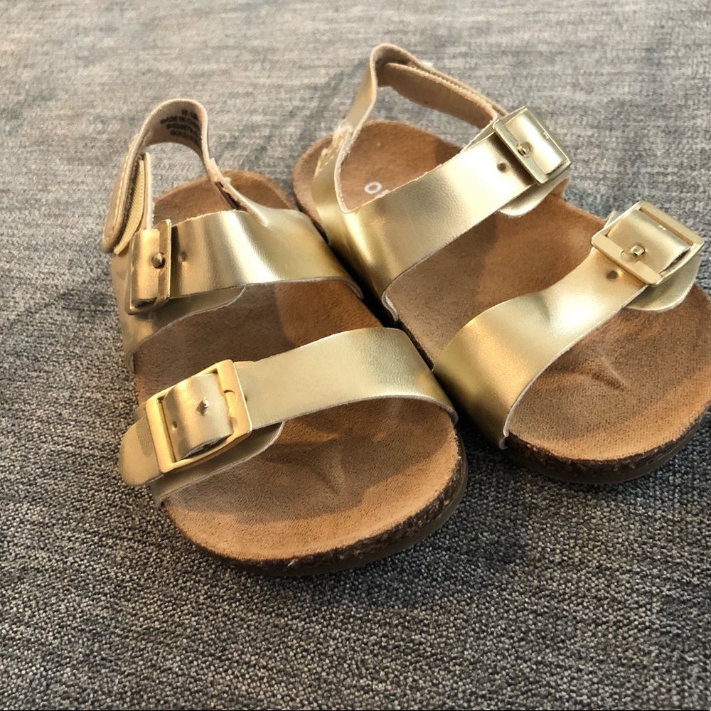 GOLD OLD NAVY SANDALS EUC size 12-18 M